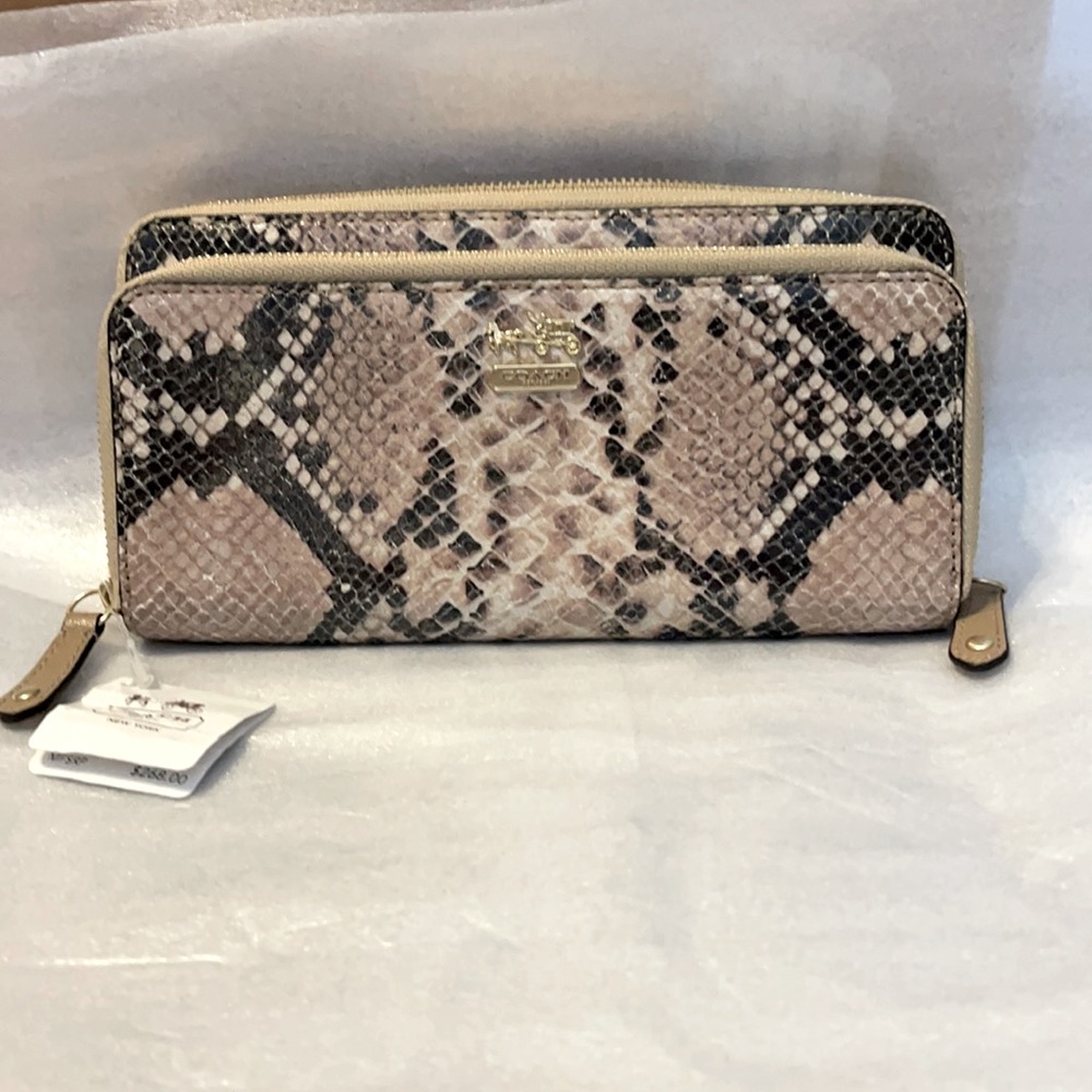 New with tags Coach wallet